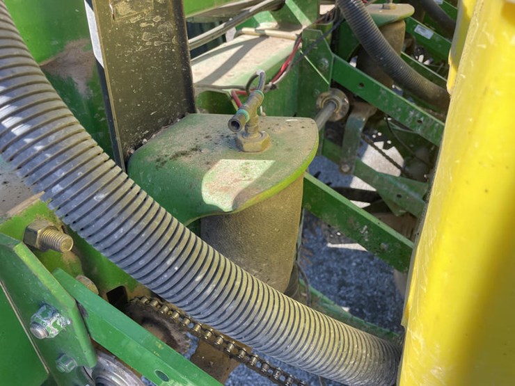 2004-john-deere-db90-image-23