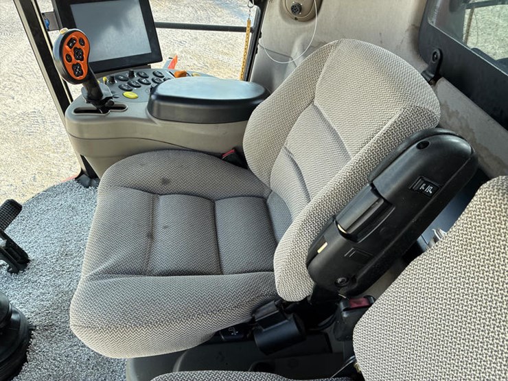 2010-case-ih-8120-image-103