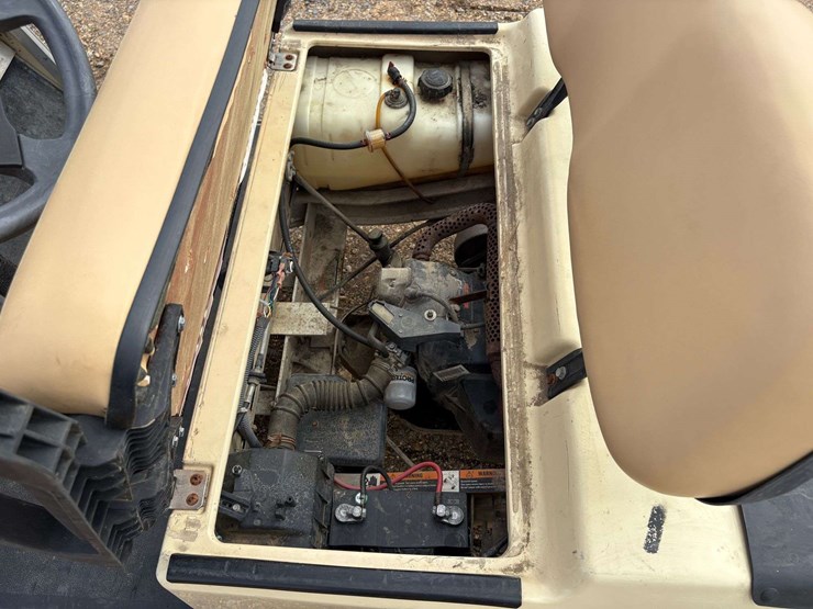 2002-ez-go-gas-powered-golf-cart-image-17
