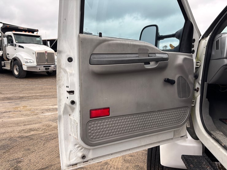 2004-ford-f650-image-14