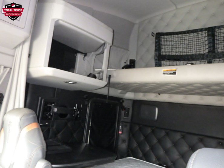 2023-kenworth-t680-image-27