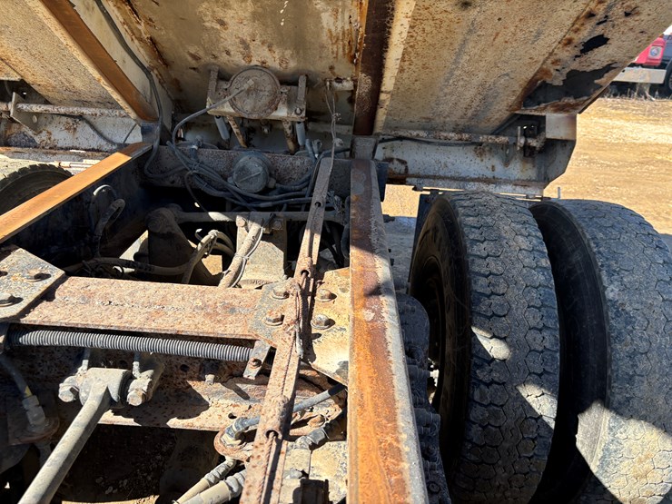 2009-peterbilt-340-image-75