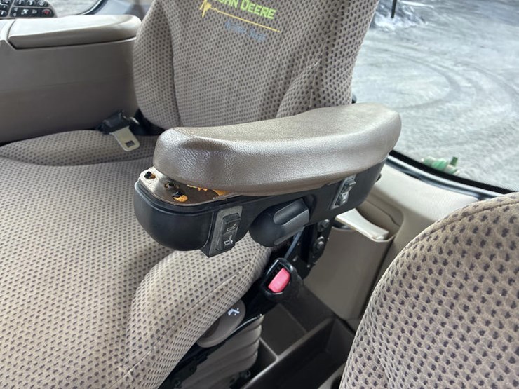 2012-john-deere-8260r-image-65