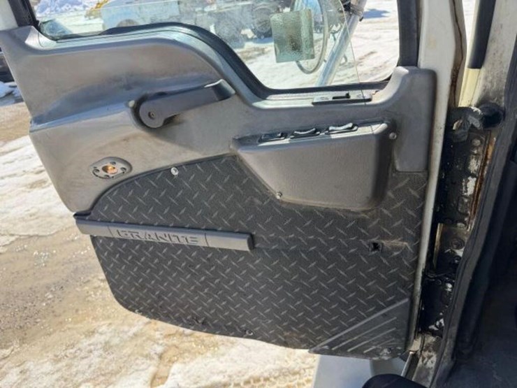 2009-mack-granite-gu813-image-25