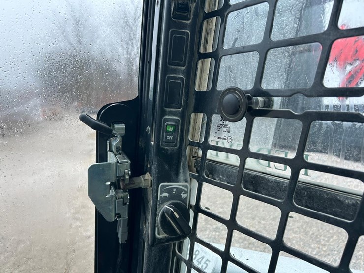 2019-bobcat-t870-image-27