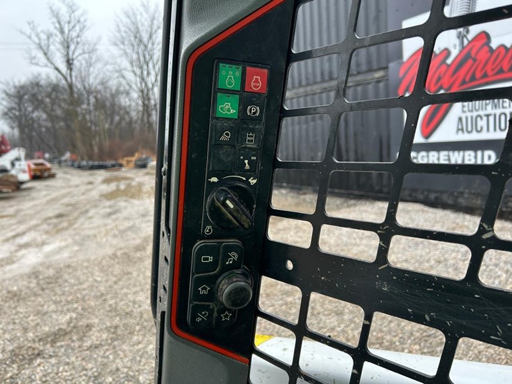 2023-bobcat-t76-image-23