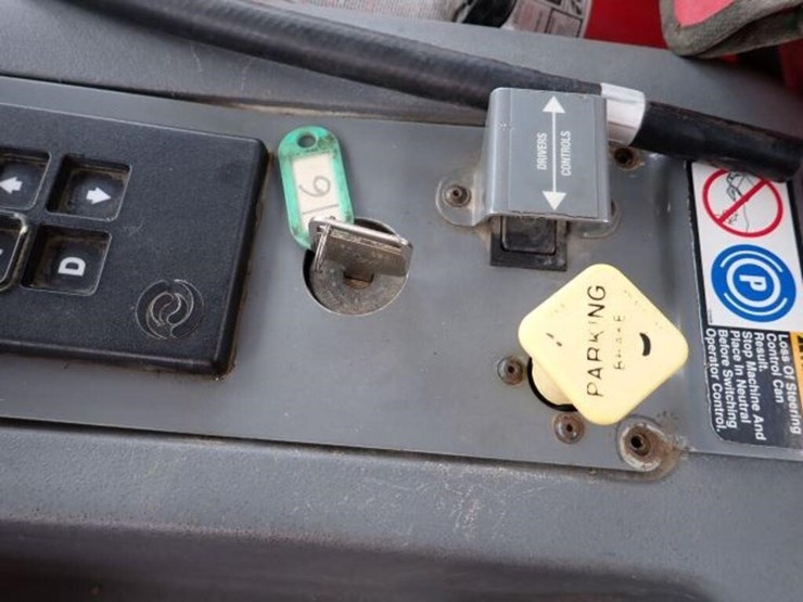 2004-gmc-t7500-image-22