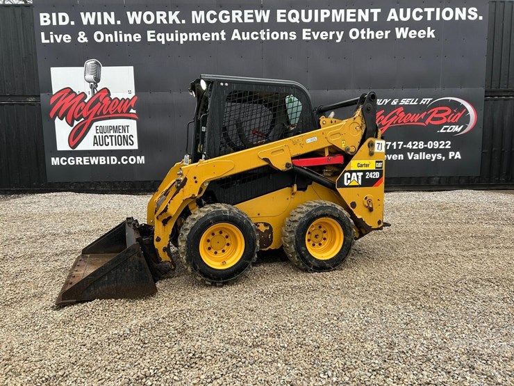 2019-caterpillar-242d-image-1