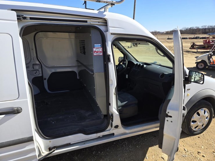 2013-utility-van-image-17