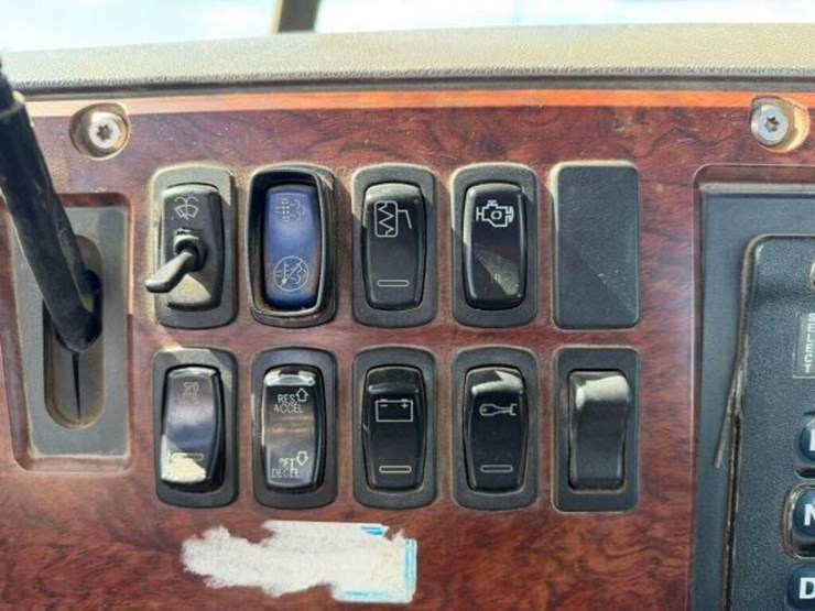 2009-mack-granite-gu813-image-19