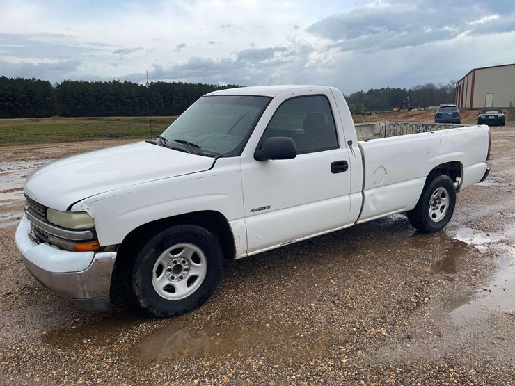 2002-chevrolet-silverado-1500-image-1