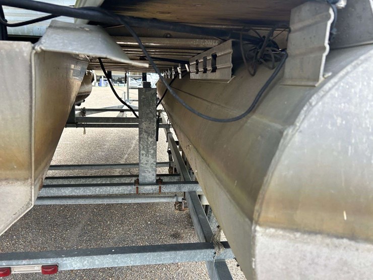 2001-premier-225-sun-station-pontoon-boat-image-9