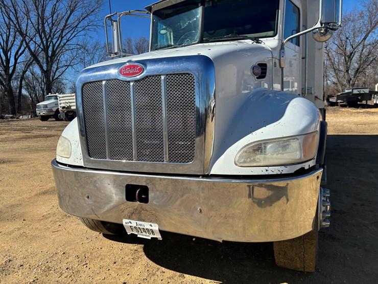 2009-peterbilt-340-image-10