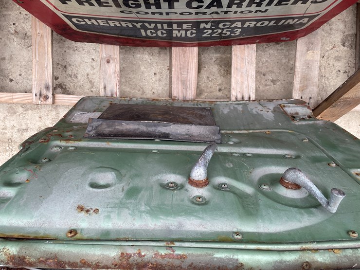 #4406-•-(2)-mack-b-model-vintage-truck-doors-image-7