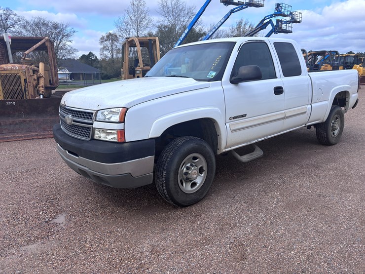 2005-chevrolet-2500hd-image-1