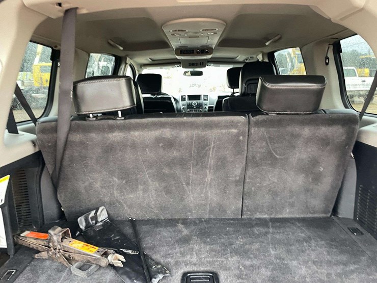 2012-nissan-armada-image-15