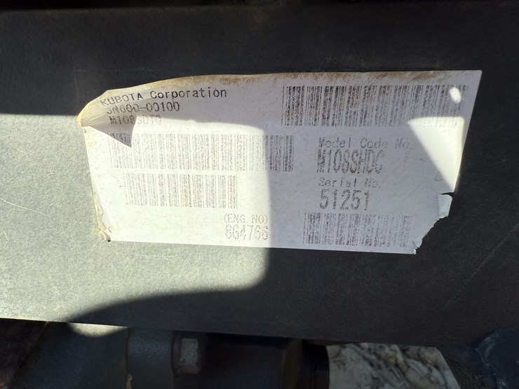 2009-kubota-m108s-image-17