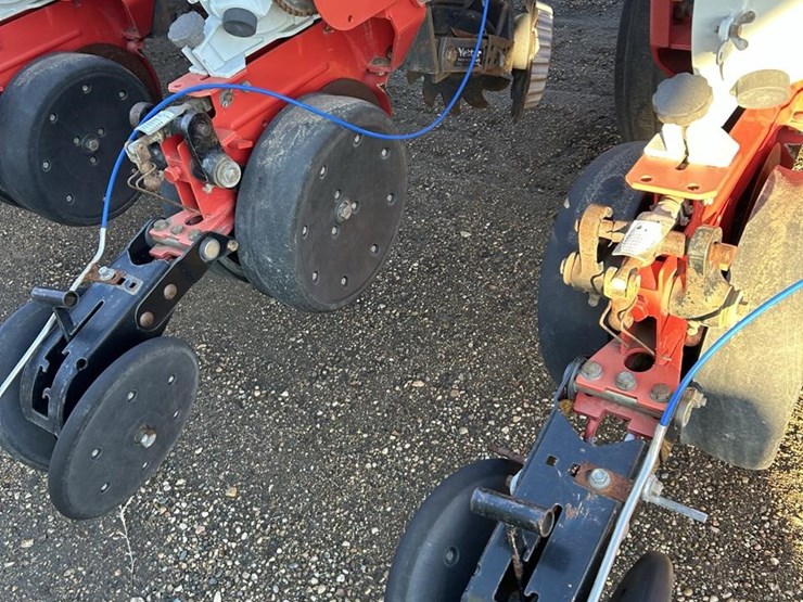 2009-white-8516-image-22