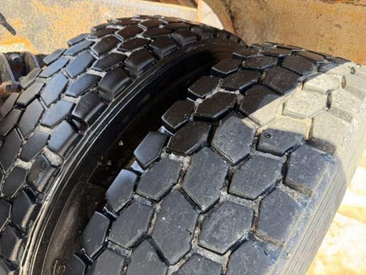 2009-mack-granite-gu813-image-59