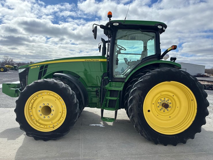 2013-john-deere-8335r-image-10