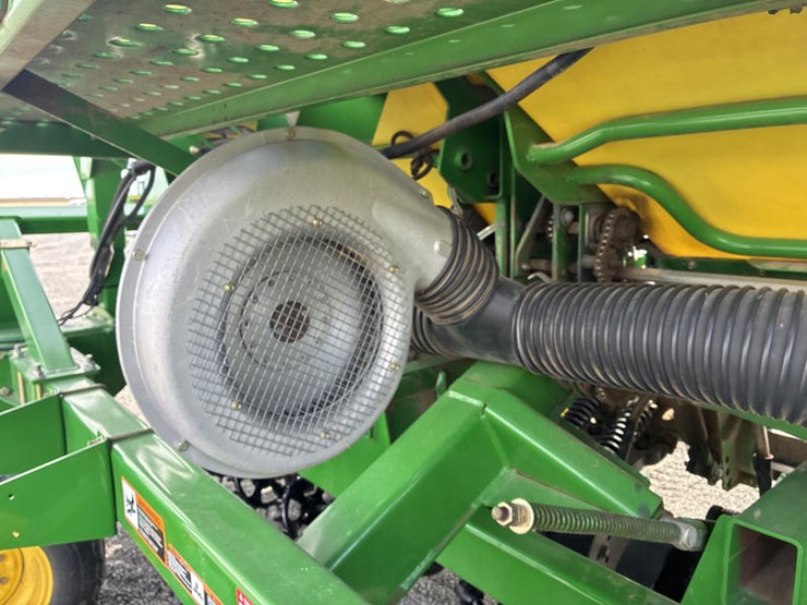 2005-john-deere-1690-image-43