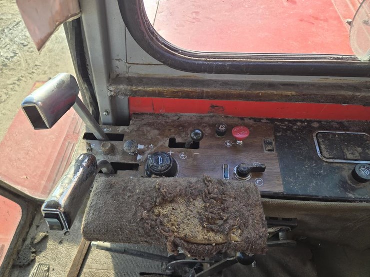 massey-ferguson-850-image-22