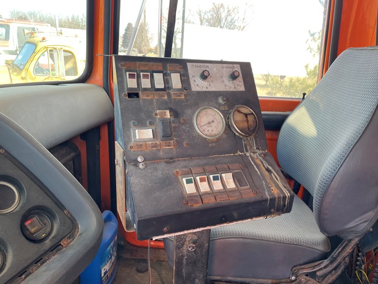 1986-ford-9000-image-25