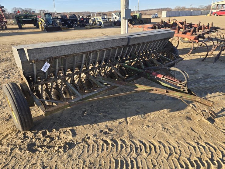 john-deere-12-image-1