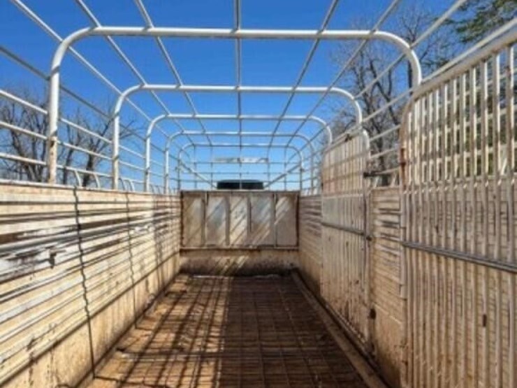 24’-x-6’-gooseneck-livestock-trailer-image-21