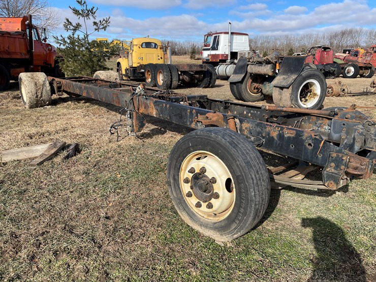 #4217-•-truck-cab-and-chassis-frame-image-3