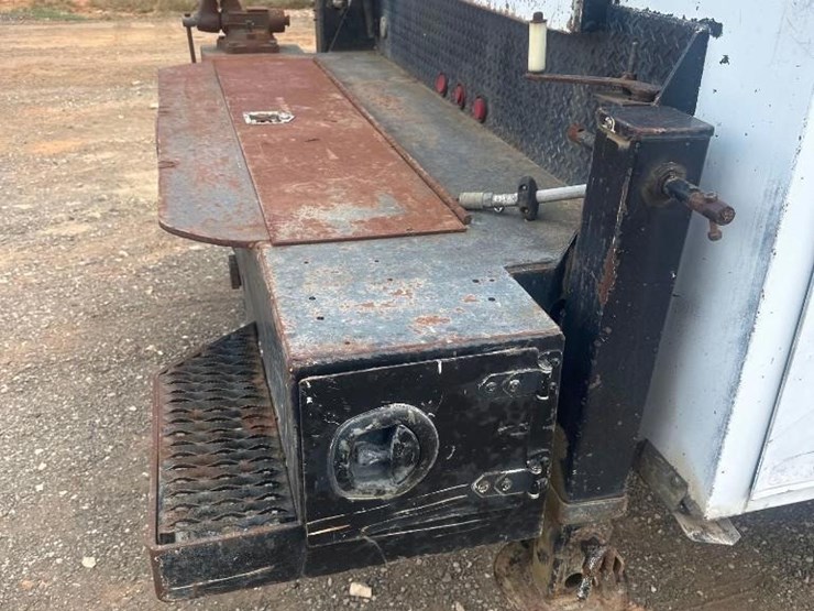 2005-ford-f650-image-10