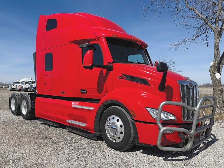 2023-peterbilt-579-image-1