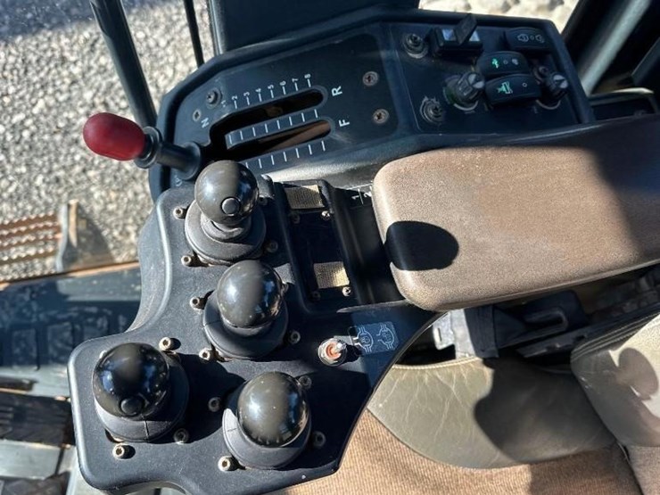 2011-deere-772g-image-37