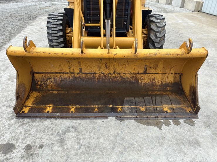 2017-caterpillar-415f2-image-12