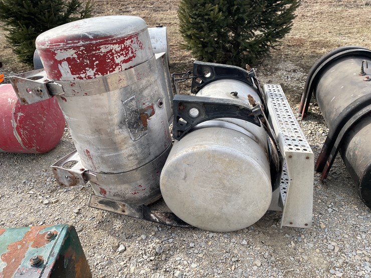 #4267-•-(2)-aluminum-fuel-tanks-image-2