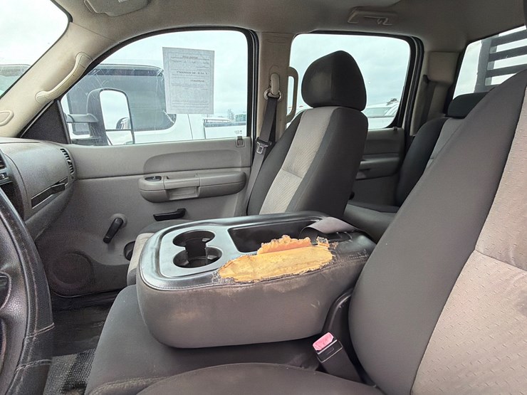 2011-chevrolet-3500-image-14