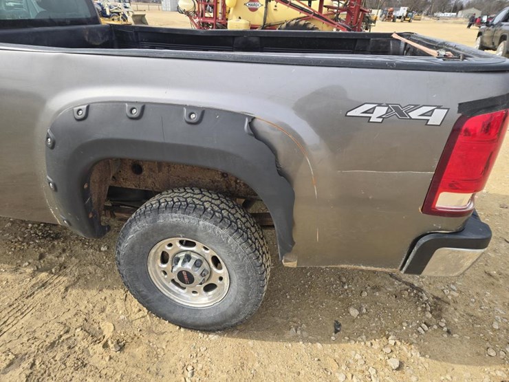 2008-gmc-sierra-2500-image-4