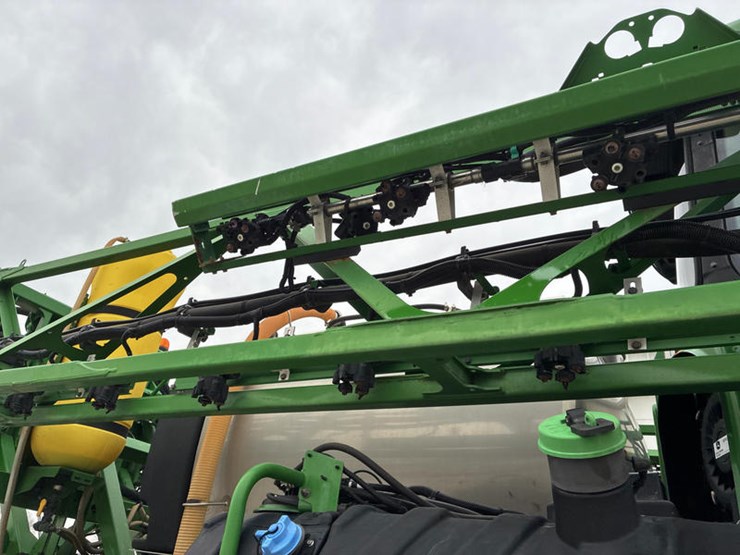 2021-john-deere-r4030-image-23