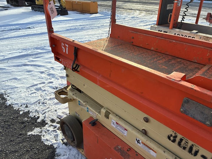 2016-jlg-1932es-image-19