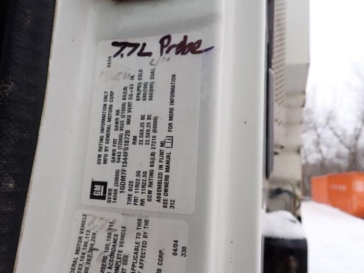 2004-gmc-t7500-image-16