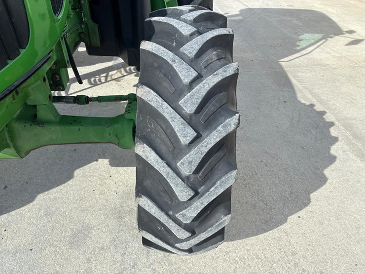 2009-john-deere-6115d-image-38