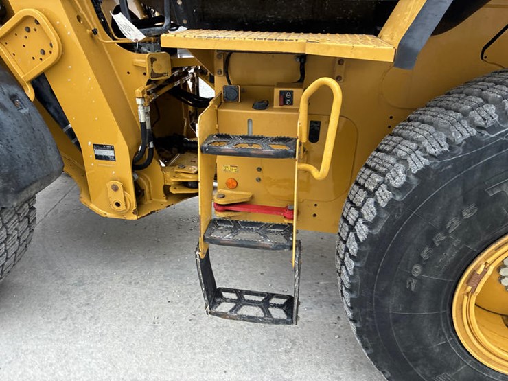 2021-caterpillar-926m-image-44