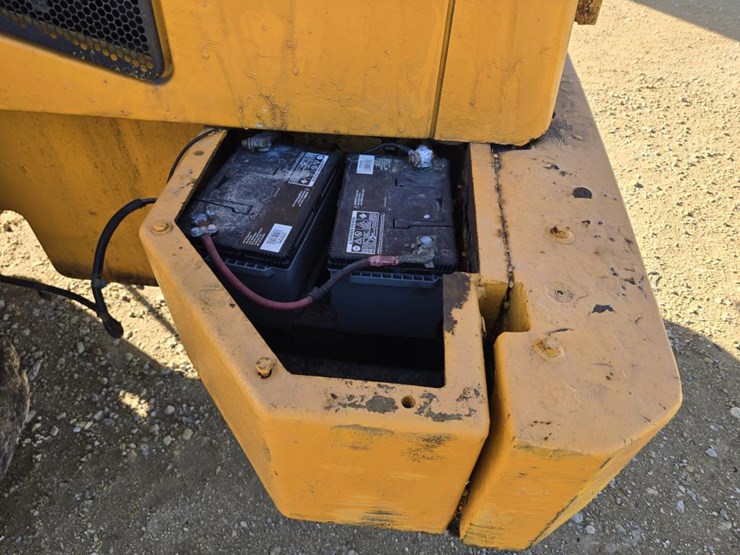 2005-caterpillar-938g-image-12