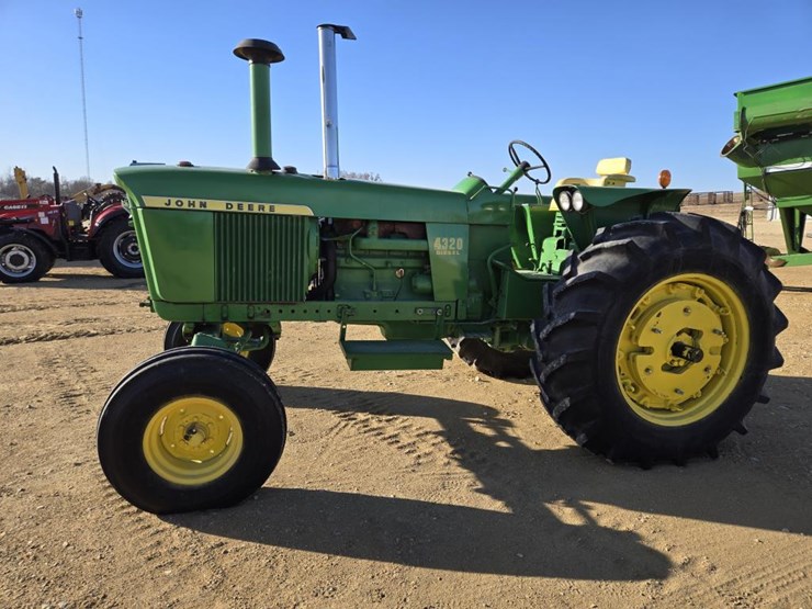 john-deere-4320-image-15