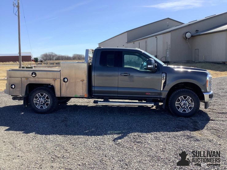 2023-ford-f250-lariat-image-4