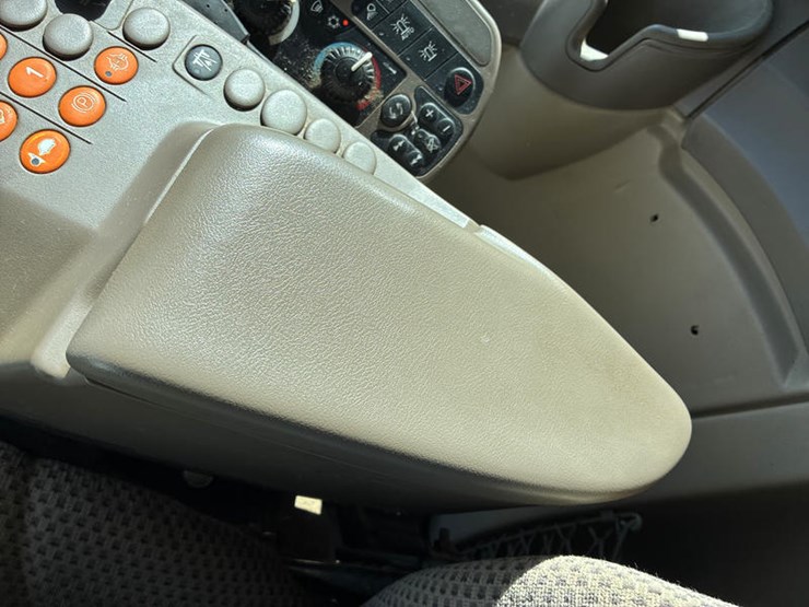 2012-john-deere-s670-image-102