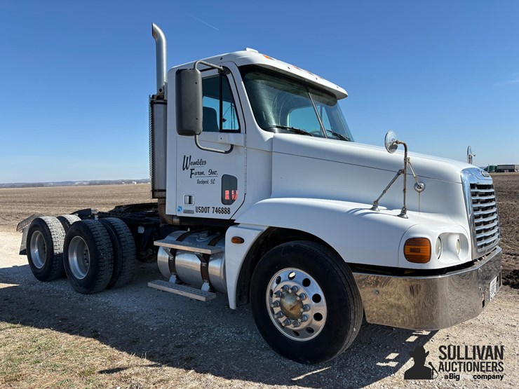 2004-freightliner-cst120-century-classic-s/t-t/a-day-cab-truck-tractor-image-3
