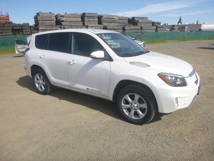 2014-toyota-rav4-image-2