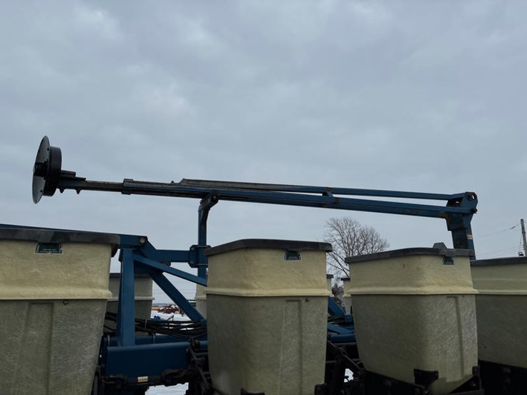 1997-kinze-2600-image-38