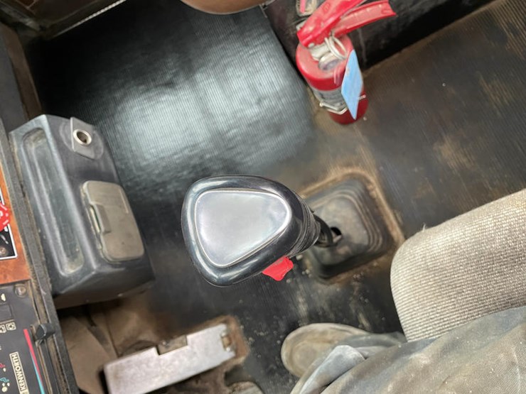 2000-caterpillar-c12-image-44